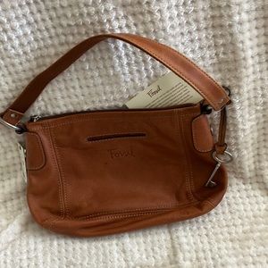 Fossil genuine leather purse. 14x7 new w/tag phone pocket inner/outer zip pocket